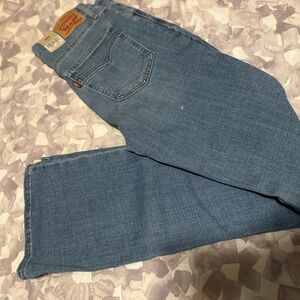 Women’s Levi jeans